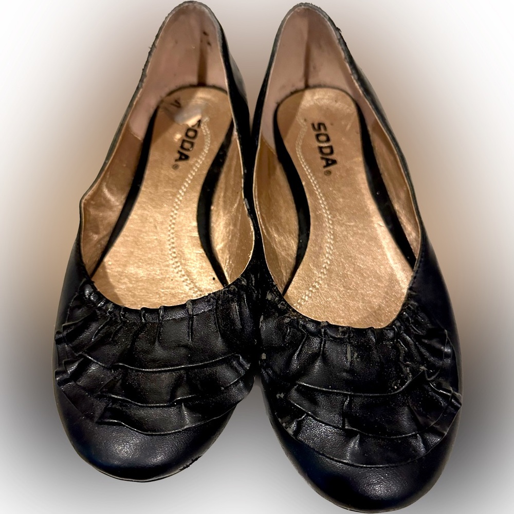 VTG SODA BLACK FLAT BALLET SHOE SZ 8 DRESS CASUAL CLASSIC ROUND RUFFLE TOE CUTE!